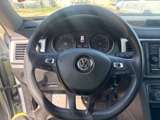 2018 Volkswagen Atlas 3.6L V6 S - Interior Steering Wheel With Keys Image